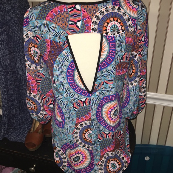 Hi-Low blouse - Picture 2 of 2